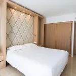 Hotel Revellata & 3*