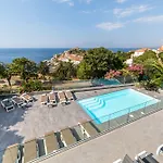 Otel Revellata &
