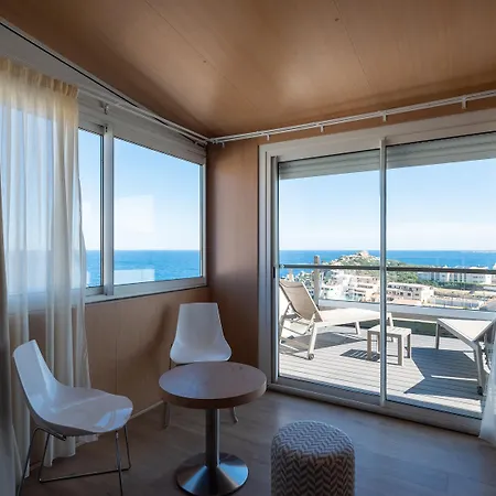 Revellata & Hotel 3*