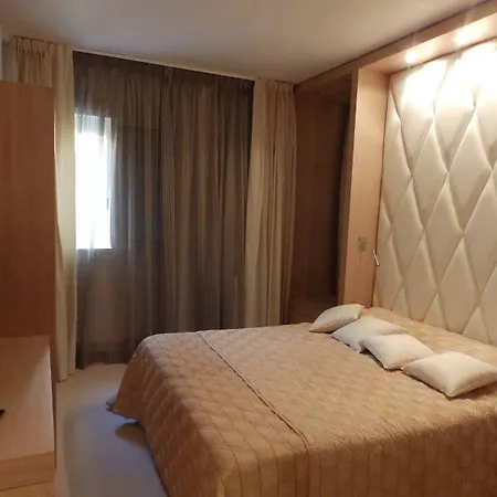 Ξενοδοχείο Revellata & 3*