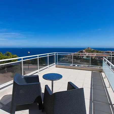 Revellata & 3* Καλβί