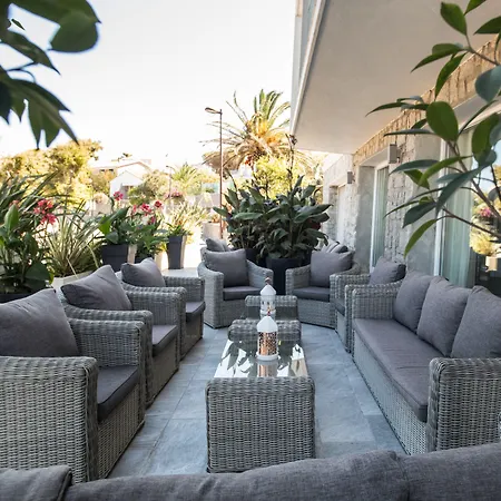 Revellata & Καλβί