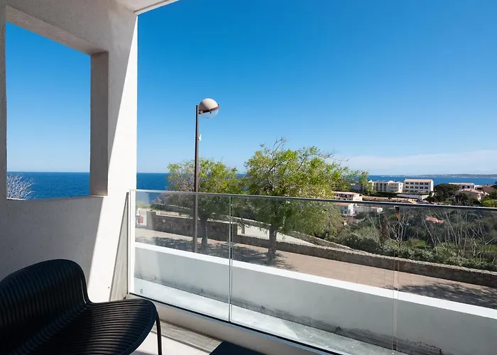 Hotel Revellata & 3*