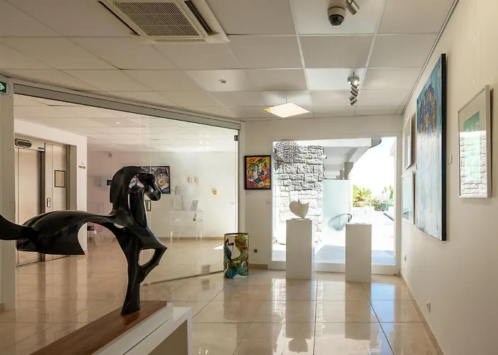 Revellata & מלון