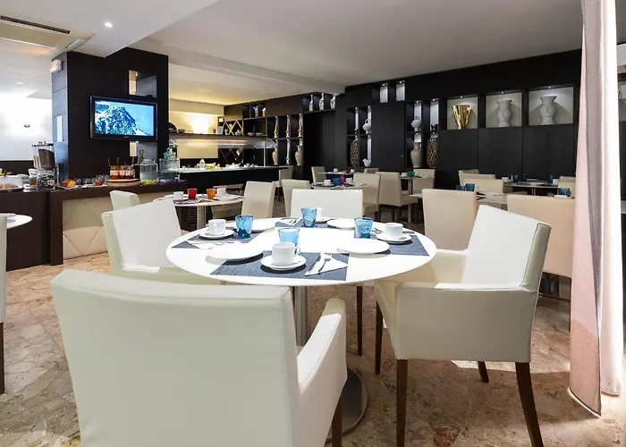 Revellata & 3* קאלבי