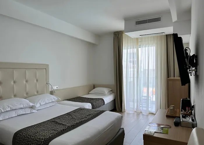 Revellata & Hotel 3*