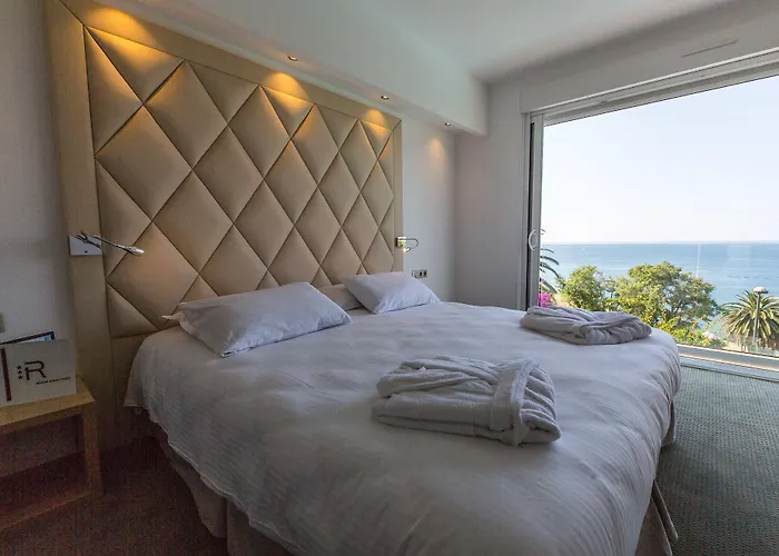 Hotel Revellata & 3*