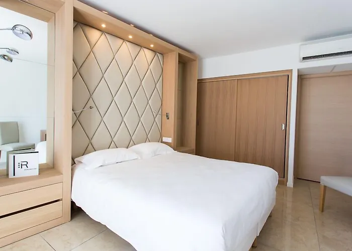 Revellata & מלון