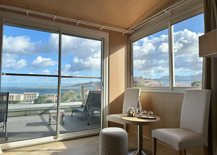 Hotel Revellata & 3*